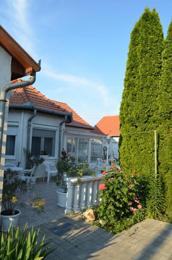 Henrietta - Violetta Apartman Hajdúszoboszló Dış mekan fotoğraf