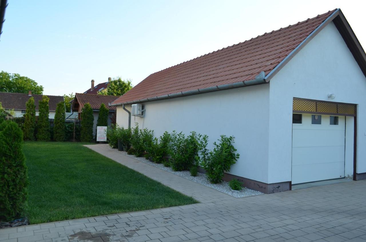 Henrietta - Violetta Apartman Hajdúszoboszló Dış mekan fotoğraf