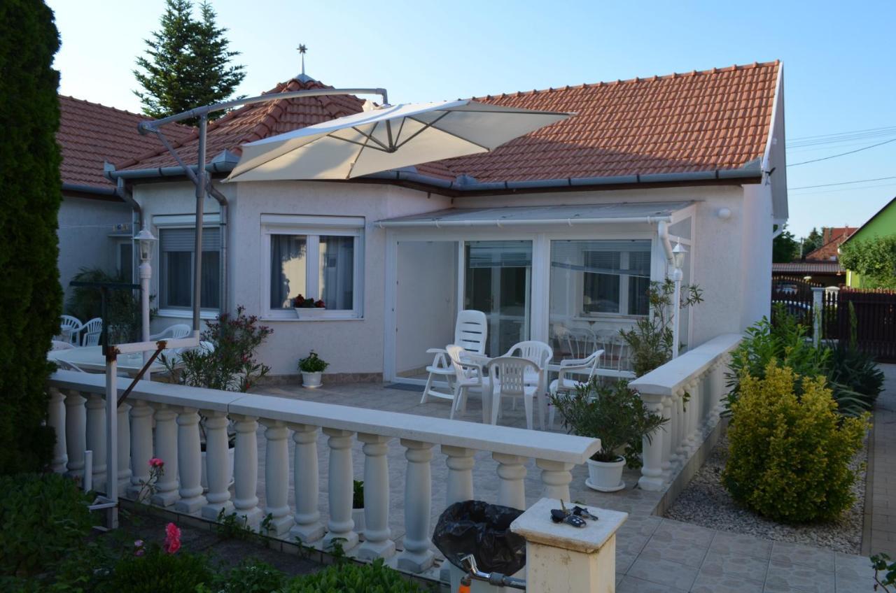 Henrietta - Violetta Apartman Hajdúszoboszló Dış mekan fotoğraf