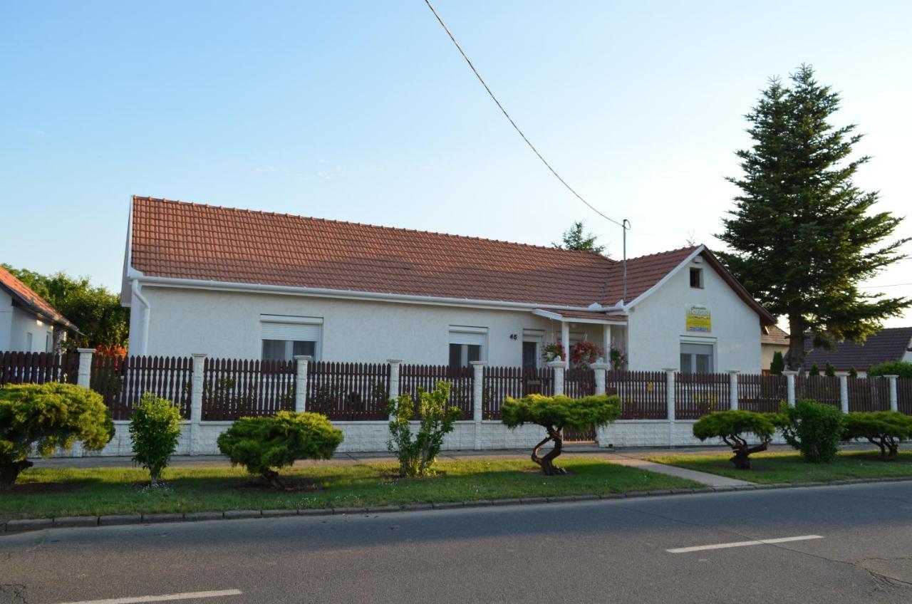 Henrietta - Violetta Apartman Hajdúszoboszló Dış mekan fotoğraf
